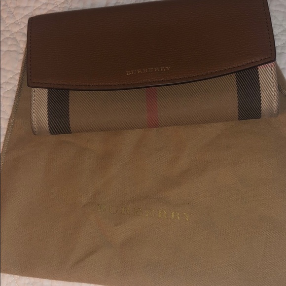 Authentic Burberry Medium Banner wallet - Picture 5 of 5